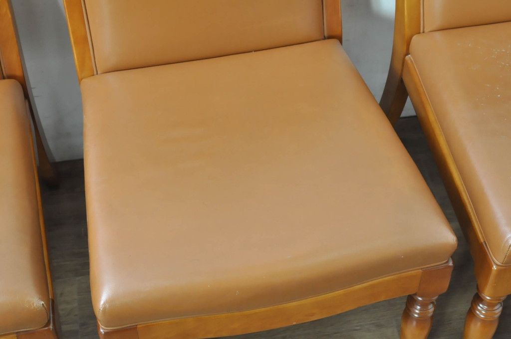 中古　横浜クラシック家具　ダニエル(daniel)　本革(レザー)　品のある佇まいが素敵なダイニングチェア5脚セット(椅子、イス、アームレスチェア)(定価1脚約25万円)(R-080314)