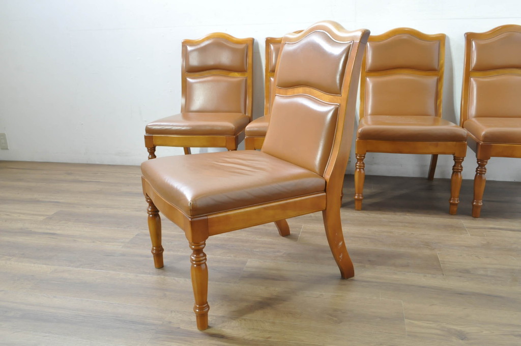 中古　横浜クラシック家具　ダニエル(daniel)　本革(レザー)　品のある佇まいが素敵なダイニングチェア5脚セット(椅子、イス、アームレスチェア)(定価1脚約25万円)(R-080314)