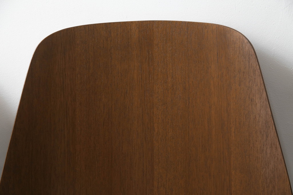 【セミオーダー家具実例】ダイニングチェアに高品質リペアを施しました。座面の生地をご希望の生地に張り替え、背もたれの布を木へ張り替え、現状をベースに1トーン程落ち着いた色に着色して仕上げました。(椅子、イス、イギリス、英国)