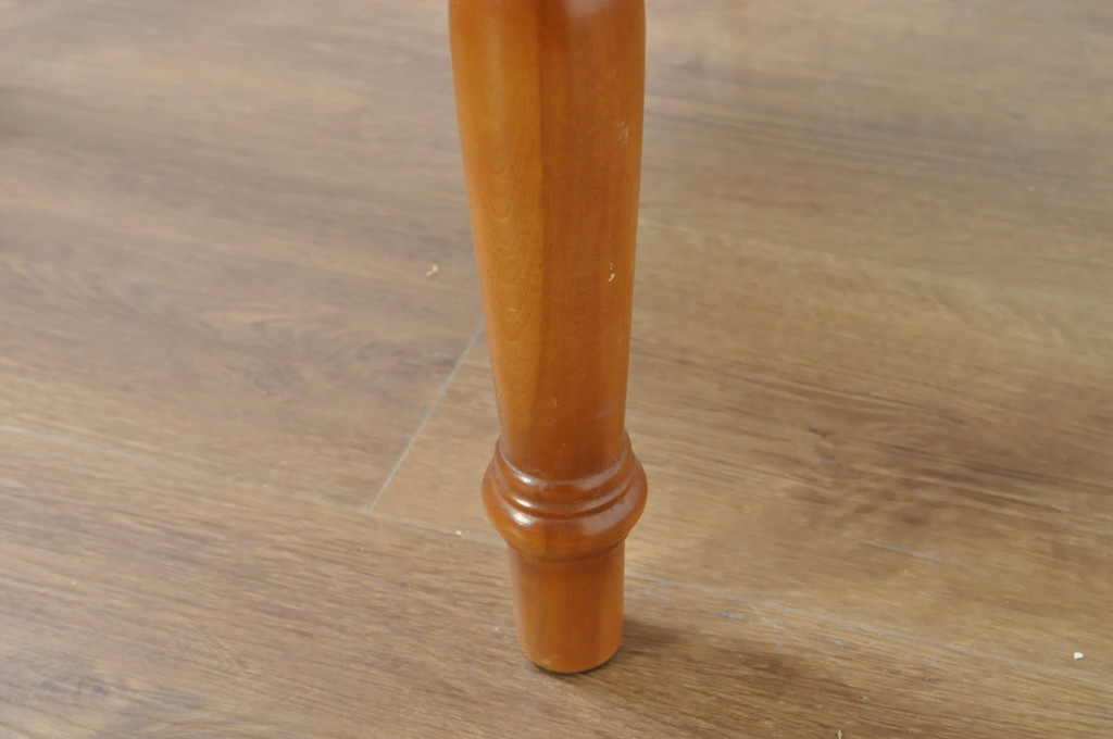 中古　横浜クラシック家具　ダニエル(daniel)　本革(レザー)　品のある佇まいが素敵なダイニングチェア(椅子、イス、アームレスチェア)(定価約25万円)(R-080315)