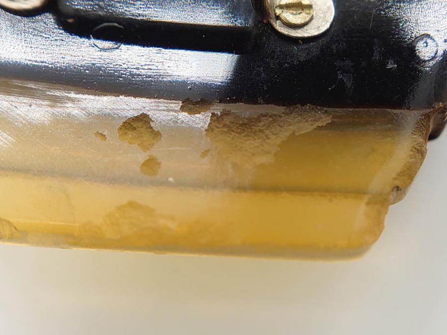 アンティーク　時代物　螺鈿細工　べっ甲(鼈甲)　オパール　上品な雰囲気の帯留2点セット(蝶、花、菊、扇、帯締め、帯留め、着物道具、和装小物、アクセサリー)(R-081011)