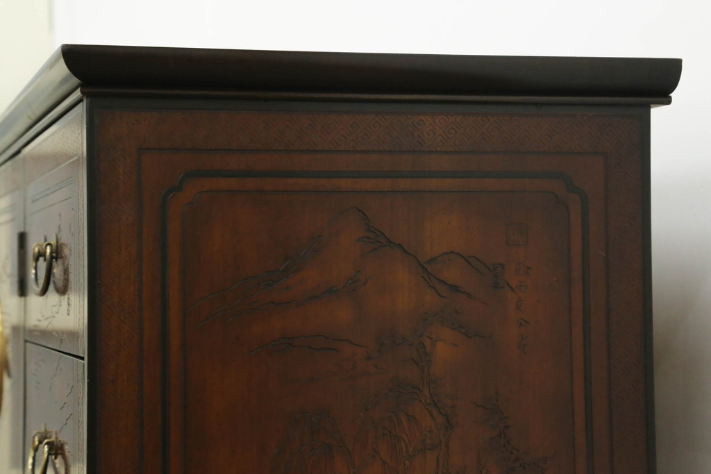 中古　レア品　DREXEL HERITAGE(ドレクセルヘリテイジ)　シノワズリ様式　品のある佇まいと細やかな彫刻が美しいサイドボード(チェスト、引き出し、洋服タンス、テレビ台、テレビボード)(R-066297)