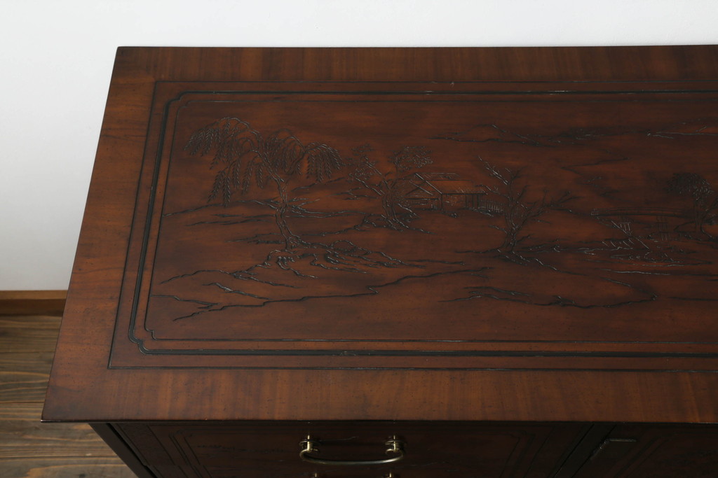 中古　レア品　DREXEL HERITAGE(ドレクセルヘリテイジ)　シノワズリ様式　品のある佇まいと細やかな彫刻が美しいサイドボード(チェスト、引き出し、洋服タンス、テレビ台、テレビボード)(R-066297)