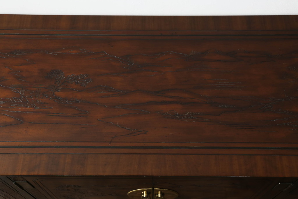 中古　レア品　DREXEL HERITAGE(ドレクセルヘリテイジ)　シノワズリ様式　品のある佇まいと細やかな彫刻が美しいサイドボード(チェスト、引き出し、洋服タンス、テレビ台、テレビボード)(R-066297)