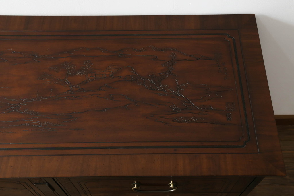 中古　レア品　DREXEL HERITAGE(ドレクセルヘリテイジ)　シノワズリ様式　品のある佇まいと細やかな彫刻が美しいサイドボード(チェスト、引き出し、洋服タンス、テレビ台、テレビボード)(R-066297)