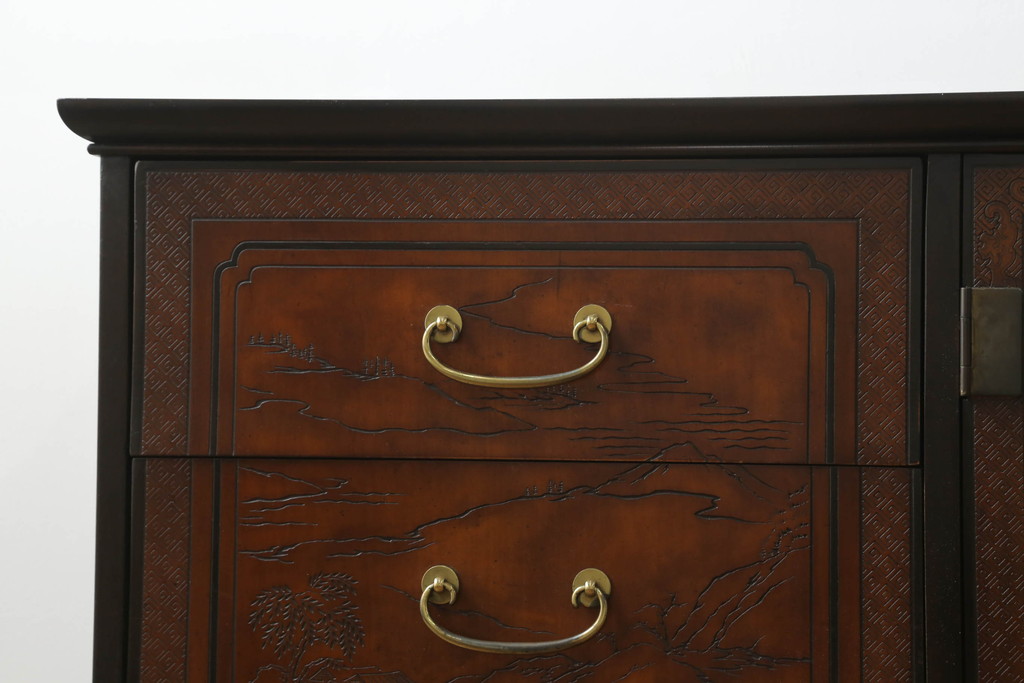 中古　レア品　DREXEL HERITAGE(ドレクセルヘリテイジ)　シノワズリ様式　品のある佇まいと細やかな彫刻が美しいサイドボード(チェスト、引き出し、洋服タンス、テレビ台、テレビボード)(R-066297)