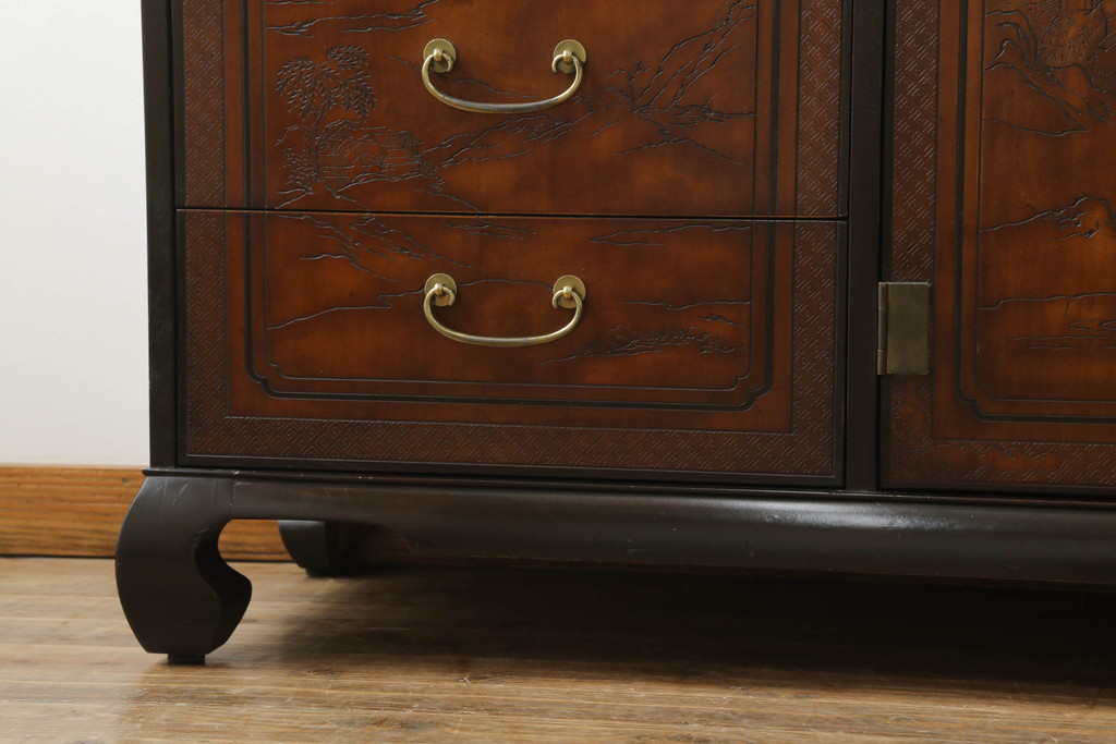中古　レア品　DREXEL HERITAGE(ドレクセルヘリテイジ)　シノワズリ様式　品のある佇まいと細やかな彫刻が美しいサイドボード(チェスト、引き出し、洋服タンス、テレビ台、テレビボード)(R-066297)