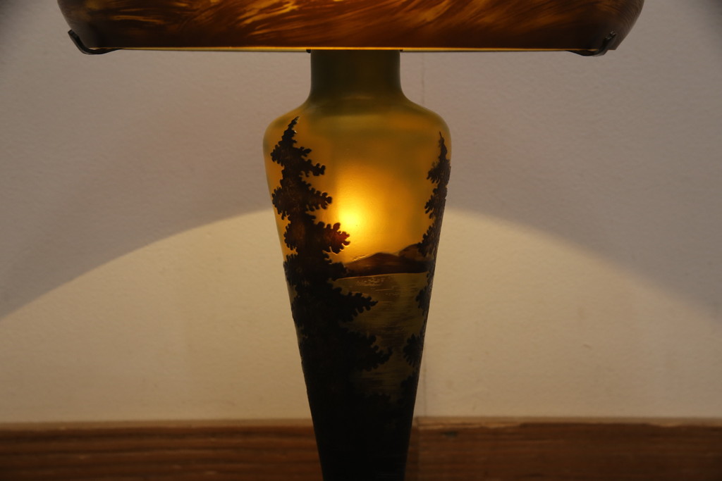 中古　エミールガレ風　自然の情景を描いた美しいテーブルスタンド(テーブルライト、ランプ、照明)(R-056510)