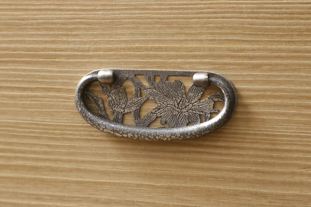 中古　美品　国産　職人手造り　透かしの金具が素敵な総桐箪笥(胴厚、四方丸、総桐たんす、着物箪笥、和タンス、衣装箪笥)(R-060549)