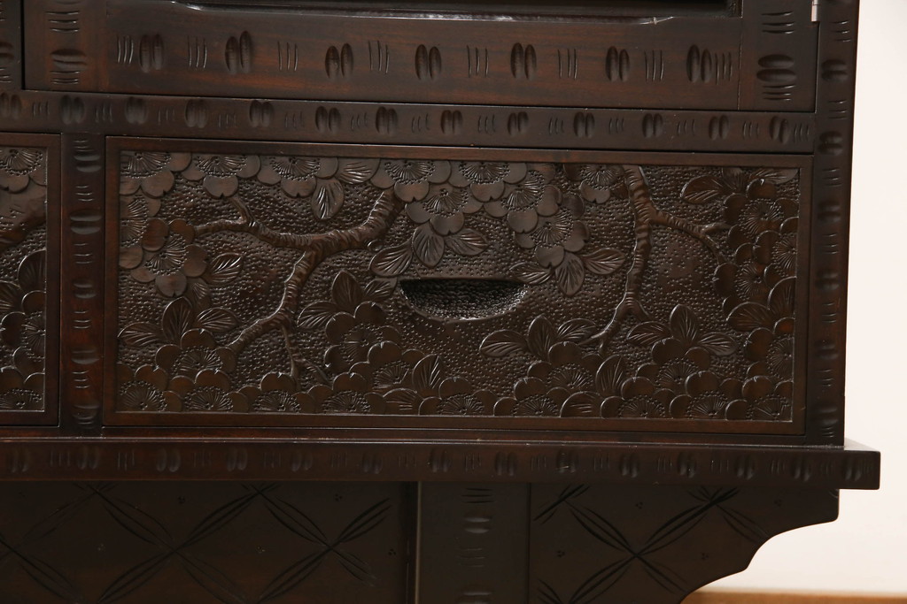 中古　美品!!　軽井沢彫り　和モダンスタイルの空間づくりにぴったりなサイドボード(収納棚、戸棚、飾り棚、サイドキャビネット)(R-066534)