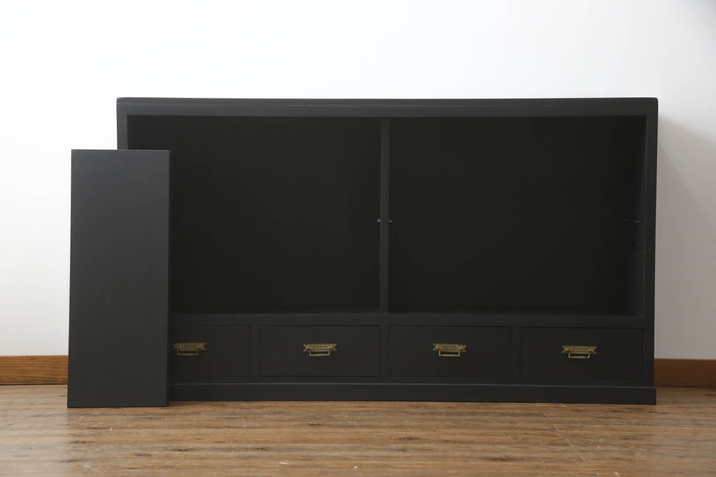 【セミオーダー家具実例】収納棚に高品質リペアを施しました。新たに棚板を製作し、棚板の高さを調整可能な仕様へ加工。当店商品を参考にマットブラックでペイントして仕上げました。(戸棚、サイドボード、サイドキャビネット、引き出し)