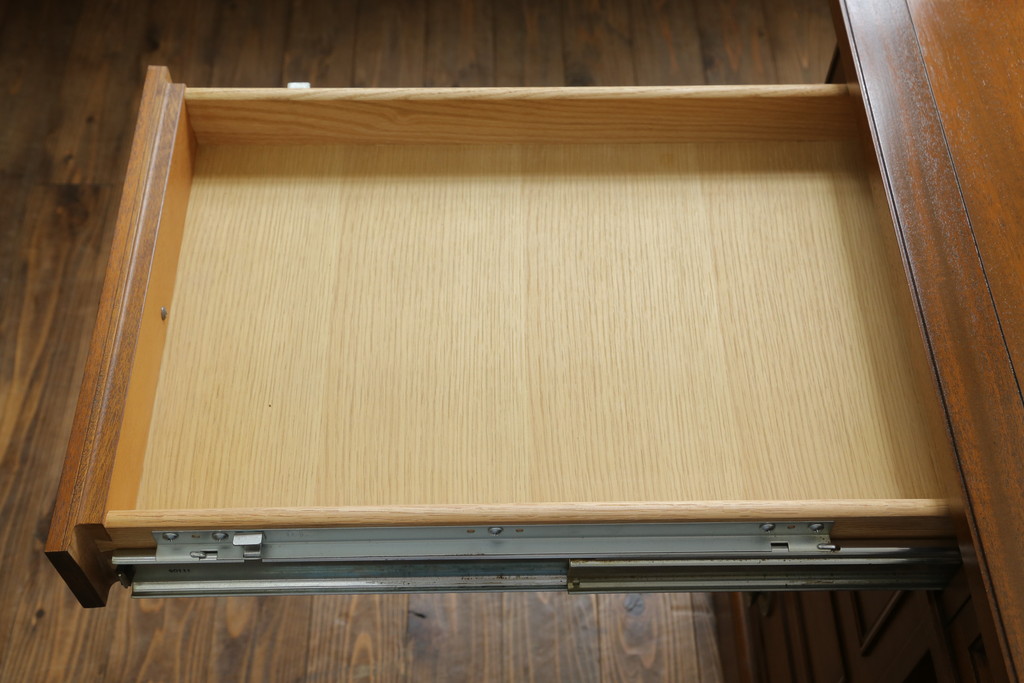 【セミオーダー家具実例】ドレクセルヘリテイジの両袖机に高品質リペアを施しました。全体を4パーツに分割できるよう加工し、現状をベースに1トーンほど落ち着いた色に着色して仕上げました。(プレジデントデスク、ニーホールデスク、ワークデスク、オフィスデスク、在宅用、在宅ワーク用)