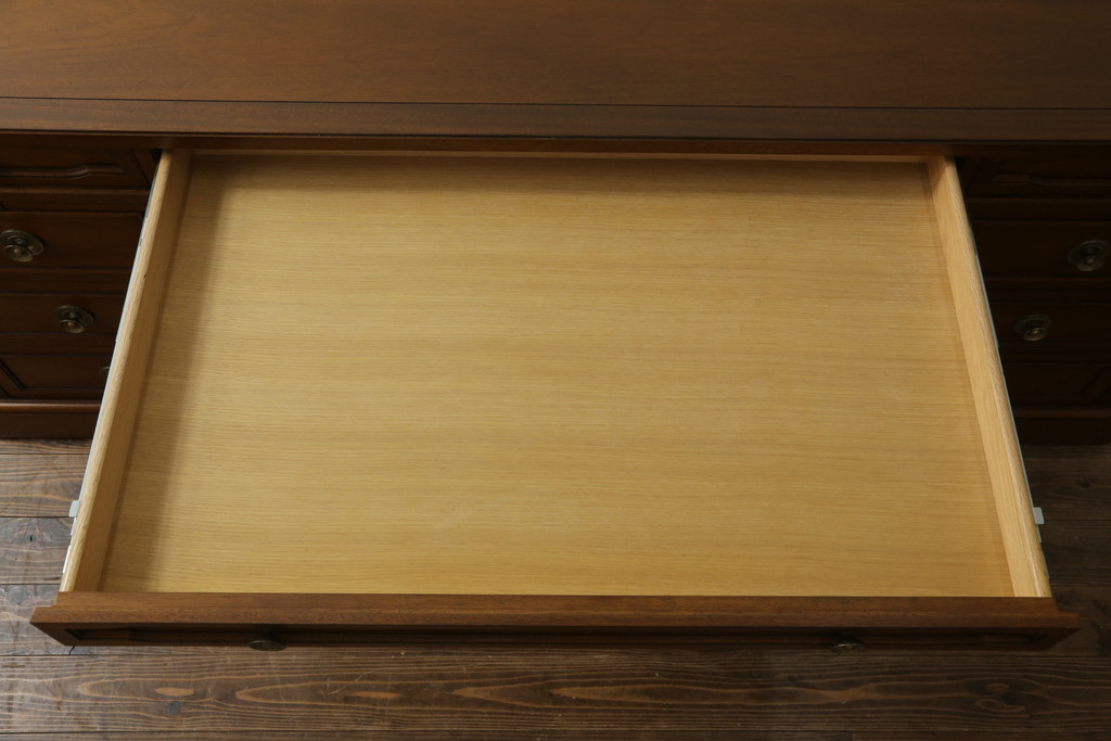 【セミオーダー家具実例】ドレクセルヘリテイジの両袖机に高品質リペアを施しました。全体を4パーツに分割できるよう加工し、現状をベースに1トーンほど落ち着いた色に着色して仕上げました。(プレジデントデスク、ニーホールデスク、ワークデスク、オフィスデスク、在宅用、在宅ワーク用)