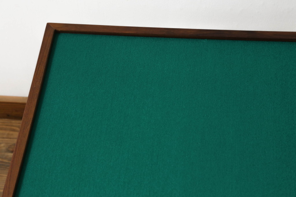 【セミオーダー家具実例】ゲームテーブルに高品質リペアを施しました。ご希望の高さになるよう脚をカットしました。(ダイニングテーブル、サイドテーブル、食卓、机、在宅ワーク用、在宅用、二人掛け、四人掛け、2人掛け、4人掛け)