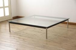 中古　美品　Cassina(カッシーナ)　ル・コルビュジエ(Le Corbusier)　10 TABLE EN TUBE(ターブル アン テューブ)　LC10　スタイリッシュな佇まいが魅力的なガラストップローテーブル(リビングテーブル、センターテーブル、カクテルテーブル)(定価約50万6千円)(R-066537)