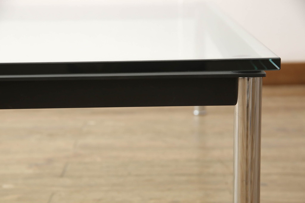 中古　美品　Cassina(カッシーナ)　ル・コルビュジエ(Le Corbusier)　10 TABLE EN TUBE(ターブル アン テューブ)　LC10　スタイリッシュな佇まいが魅力的なガラストップローテーブル(リビングテーブル、センターテーブル、カクテルテーブル)(定価約50万6千円)(R-066537)