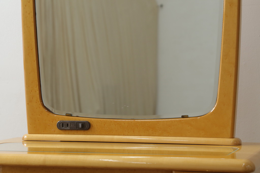 中古　美品　IDC大塚家具取り扱い　曲線的なデザインがかわいらしいドレッサー+チェアのセット(鏡台)(R-059069)
