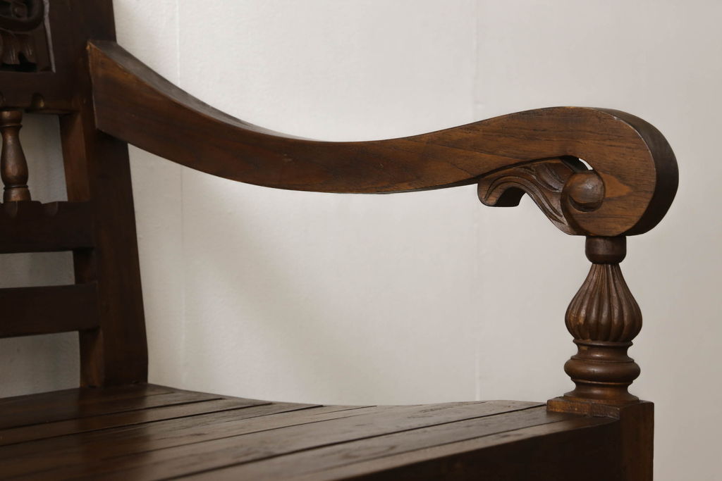ビンテージ　凝った彫刻が魅力的なベンチ(ヴィンテージ、板座、長椅子、2人掛け、ダイニングチェア)(R-060904)