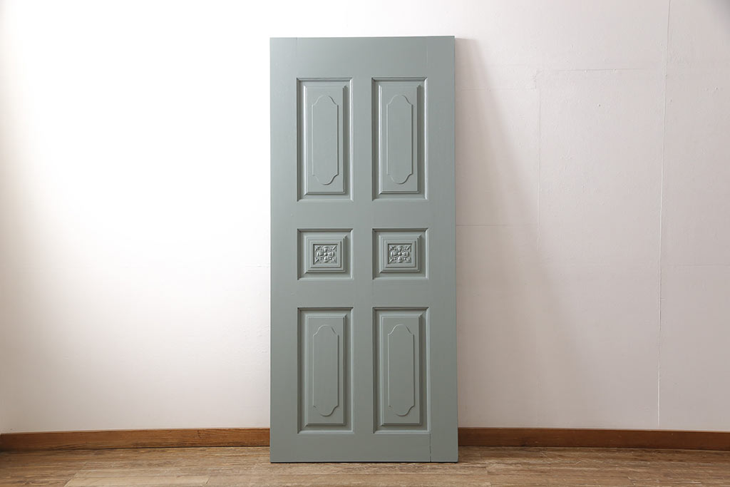 【セミオーダー家具実例】ドアをペイントしてリメイクしました。くすんだ青緑色に塗装して、部屋のアクセントになるおしゃれなカラーに生まれ変わりました。(扉、建具)
