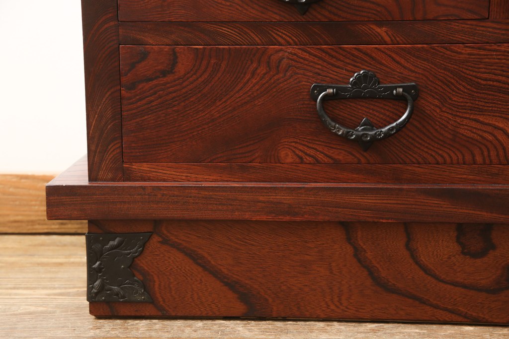 中古　美品　伝統民芸家具　迫力のある杢目が魅力的な岩谷堂箪笥サイドボード(引き出し、収納棚、キャビネット)(R-053839)