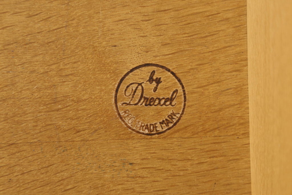中古　美品　DREXEL HERITAGE(ドレクセルヘリテイジ)　Touraine(ツーレイン)　エレガントな雰囲気が魅力的なチェスト(定価約49万円)(サイドボード、引き出し)(R-055084)