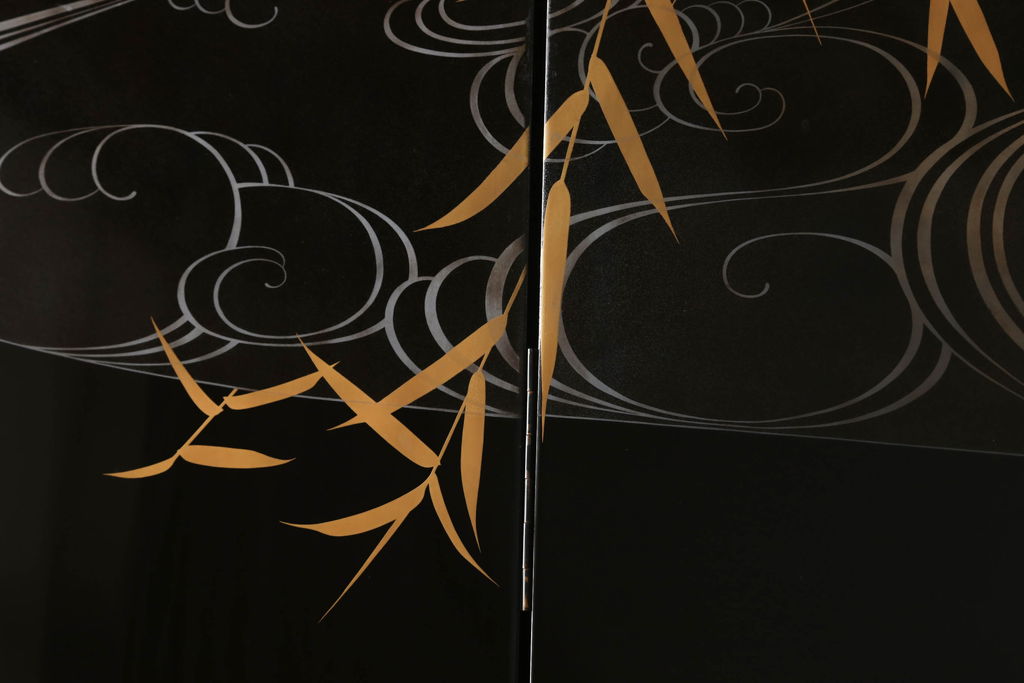 中古　美品　大振り　最高級!!　輪島塗　蒔絵のデザインが上品で美しい螺鈿入りの折り畳み衝立(つい立て、パーテーション、折りたたみ)(定価約550万円)(R-060226)