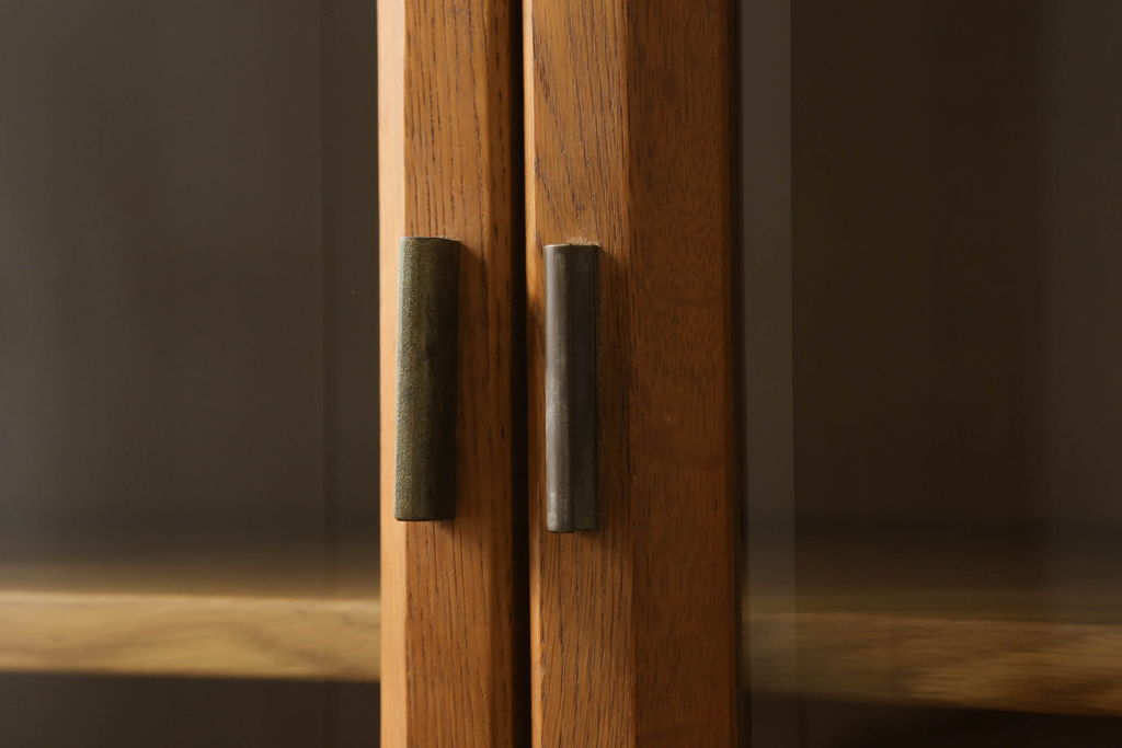 和製ビンテージ　北欧デザイン　オーク材　洗練されたシンプルさが魅力的なサイドボード(サイドキャビネット、収納棚、戸棚、リビングボード、ヴィンテージ)(R-060629)