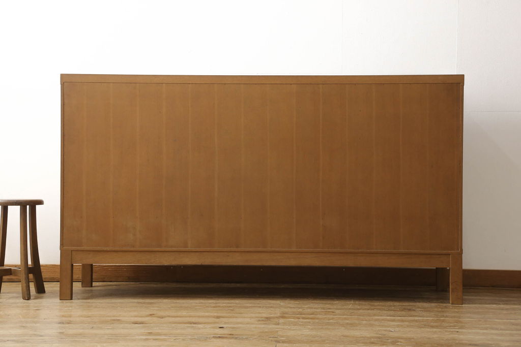 和製ビンテージ　北欧デザイン　オーク材　洗練されたシンプルさが魅力的なサイドボード(サイドキャビネット、収納棚、戸棚、リビングボード、ヴィンテージ)(R-060629)