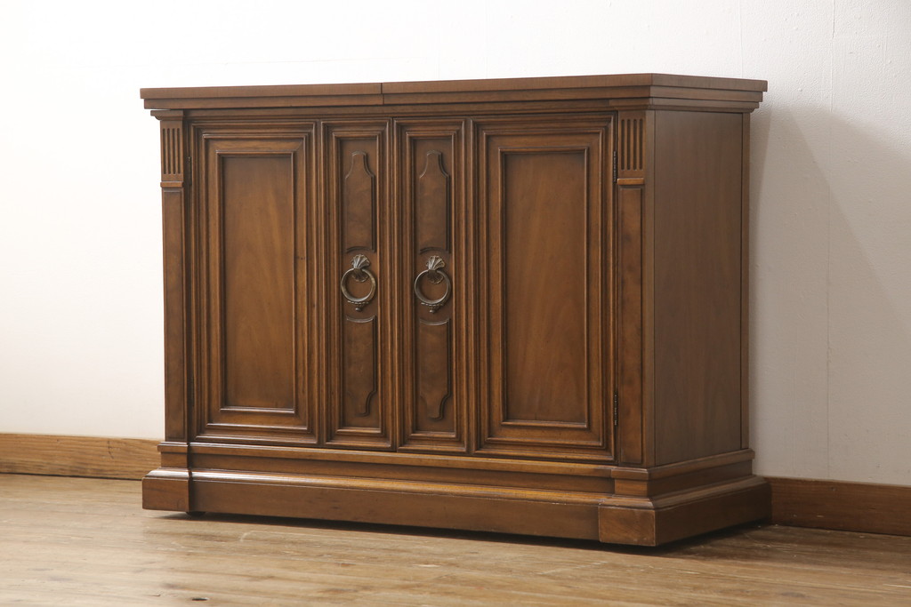 中古　美品　DREXEL HERITAGE(ドレクセルヘリテイジ)　FRANCESCA(フランチェスカ)シリーズ　拡張式の天板が付いたサイドボード(サーバー、カウンター、収納棚、キャビネット)(R-052873)
