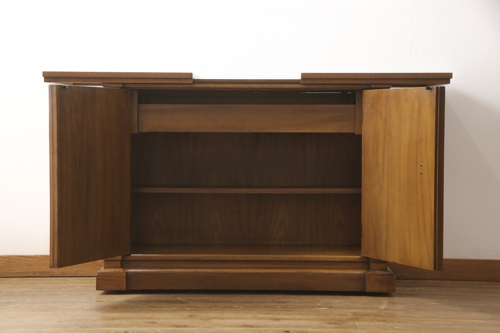 中古　美品　DREXEL HERITAGE(ドレクセルヘリテイジ)　FRANCESCA(フランチェスカ)シリーズ　拡張式の天板が付いたサイドボード(サーバー、カウンター、収納棚、キャビネット)(R-052873)