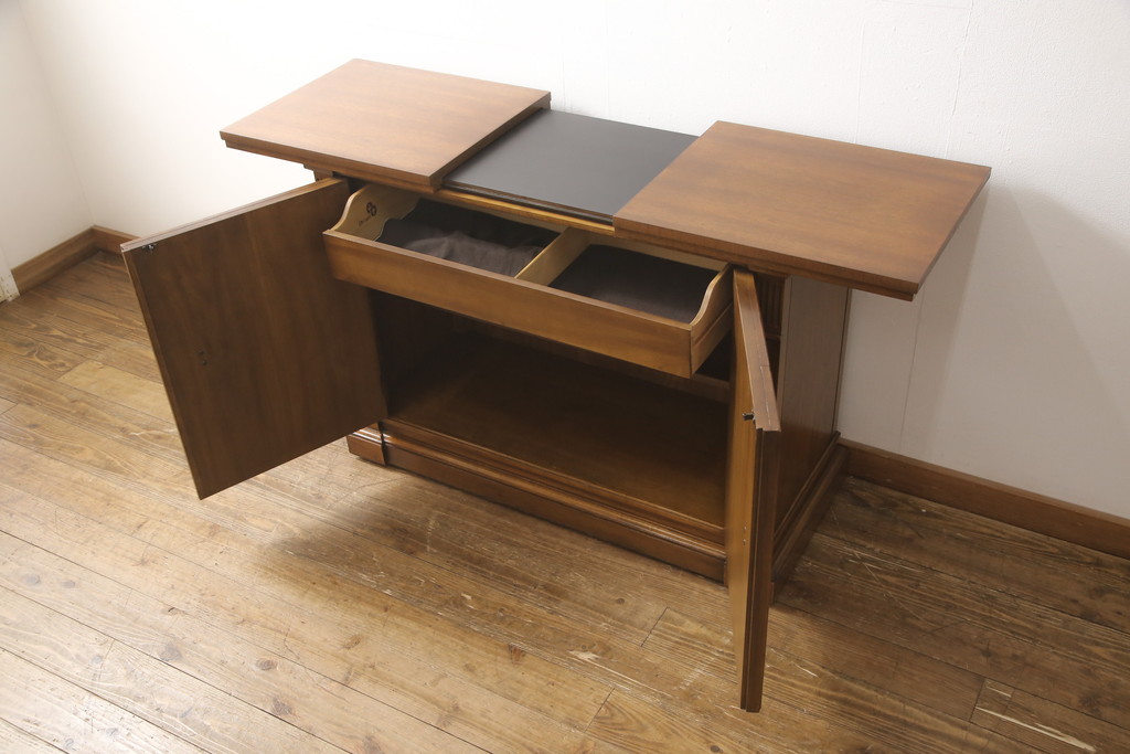 中古　美品　DREXEL HERITAGE(ドレクセルヘリテイジ)　FRANCESCA(フランチェスカ)シリーズ　拡張式の天板が付いたサイドボード(サーバー、カウンター、収納棚、キャビネット)(R-052873)