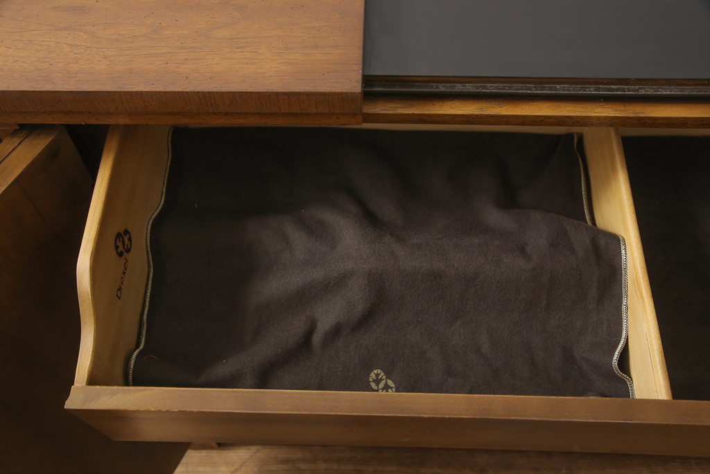 中古　美品　DREXEL HERITAGE(ドレクセルヘリテイジ)　FRANCESCA(フランチェスカ)シリーズ　拡張式の天板が付いたサイドボード(サーバー、カウンター、収納棚、キャビネット)(R-052873)