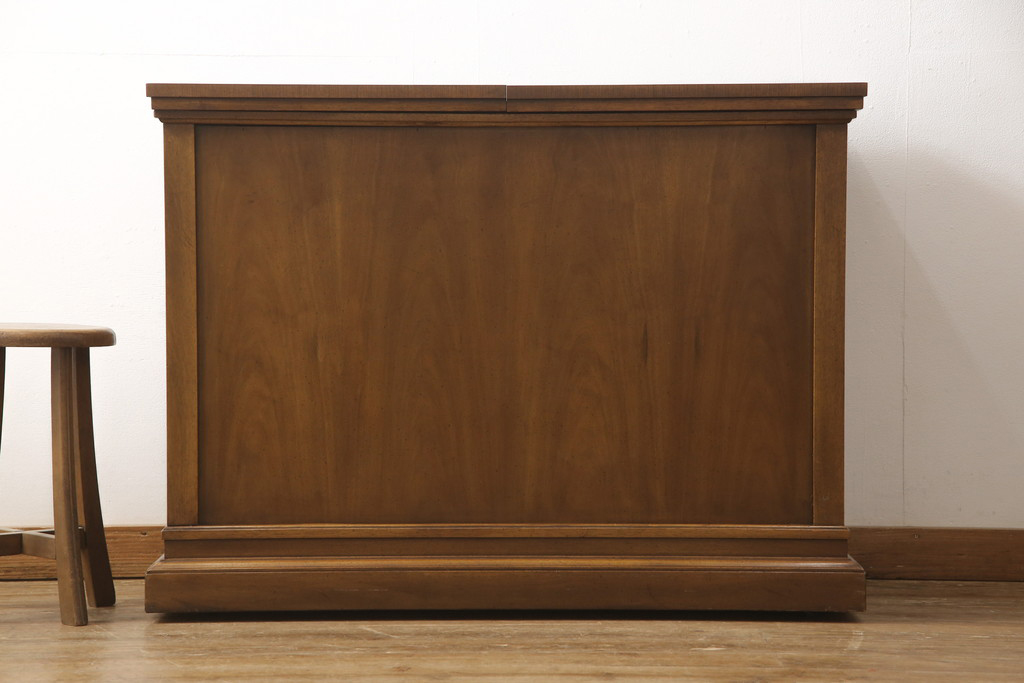中古　美品　DREXEL HERITAGE(ドレクセルヘリテイジ)　FRANCESCA(フランチェスカ)シリーズ　拡張式の天板が付いたサイドボード(サーバー、カウンター、収納棚、キャビネット)(R-052873)