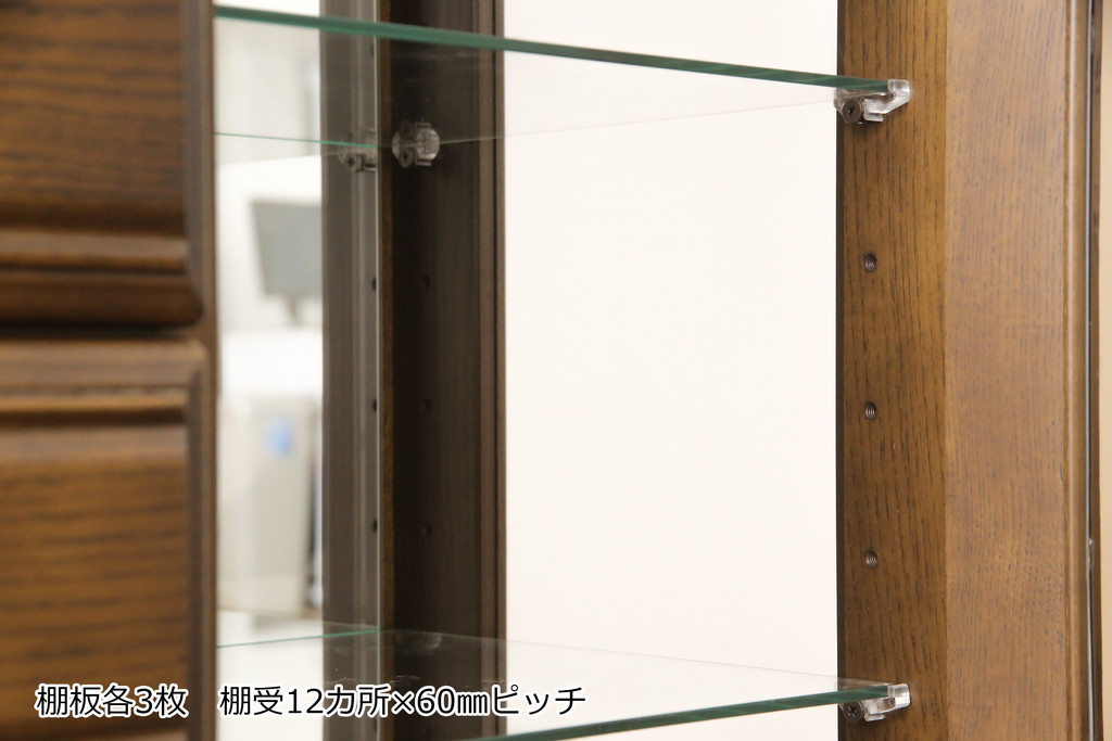 中古　超美品　イギリスデザイン　オーク材製　ブライトン　照明付きのステンドグラス入り高級キャビネット(サイドボード、飾り棚、チェスト)(R-057013)