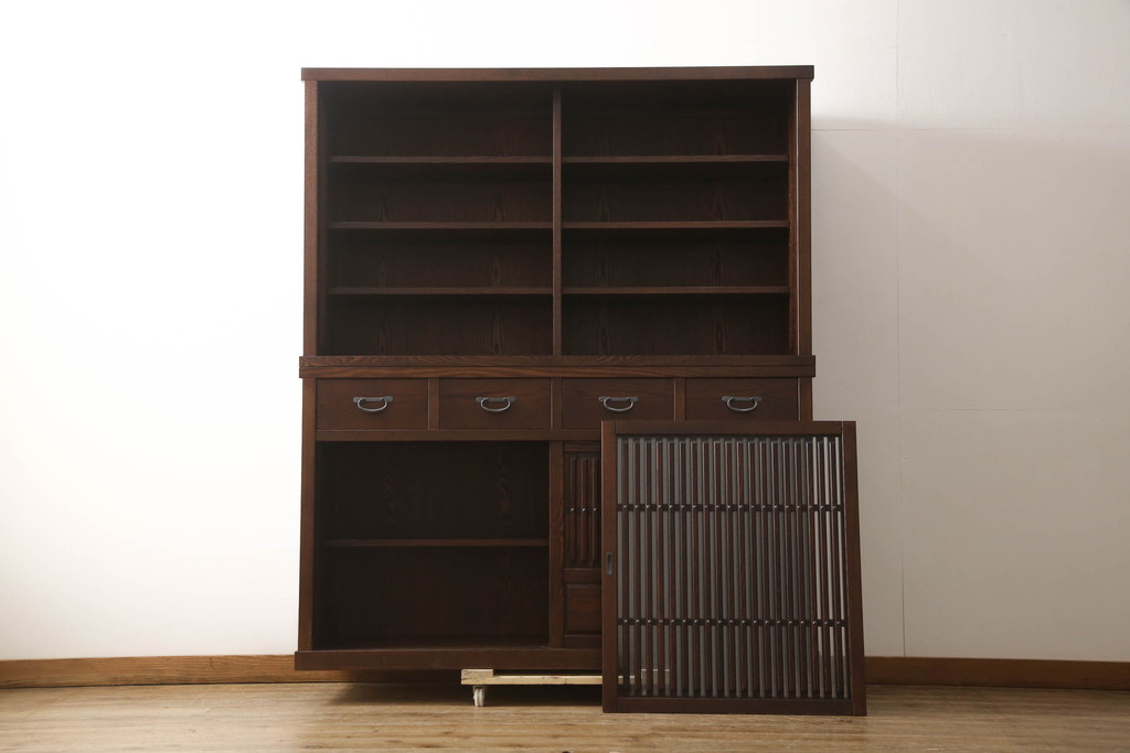 中古　美品　整然と並ぶ縦桟が和モダンな雰囲気を醸し出す水屋箪笥(収納棚、戸棚、食器棚、茶箪笥、茶棚、キャビネット)(R-066546)