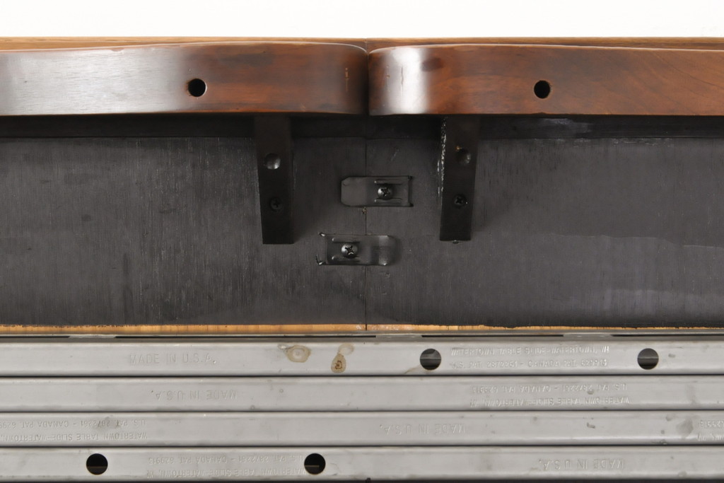 中古　美品　アメリカ　KARGES FURNITURE(カーゲス・ファニチャ)　優雅な曲線のデザインが美しいダイニングテーブル(エクステンションテーブル、4人掛け、6人掛け)(R-056990)