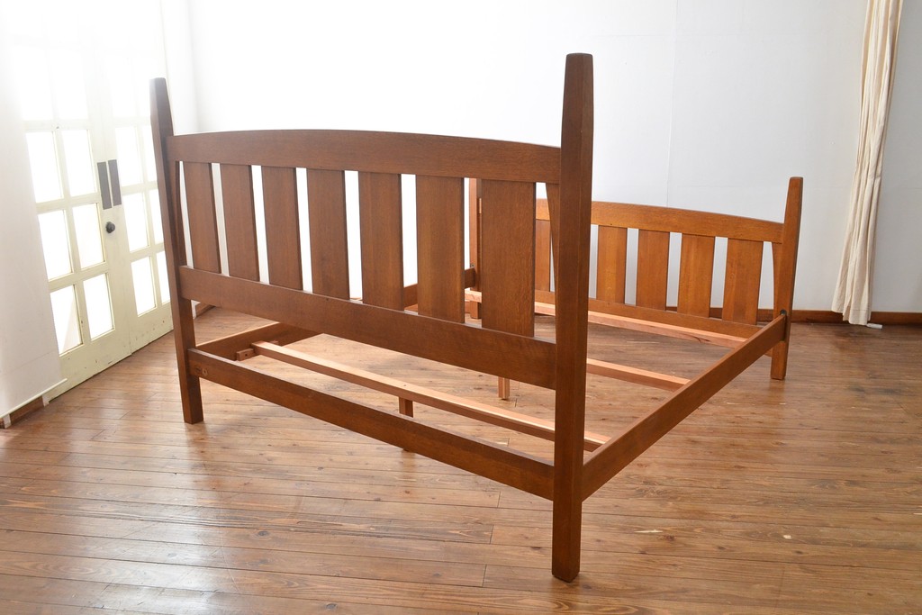 中古　美品　高級品　Stickley(スティックレー、スティックレイ)　キングサイズ!上品な象嵌入りのナラ材製ベッドフレーム(木製ベッド)(R-057100)