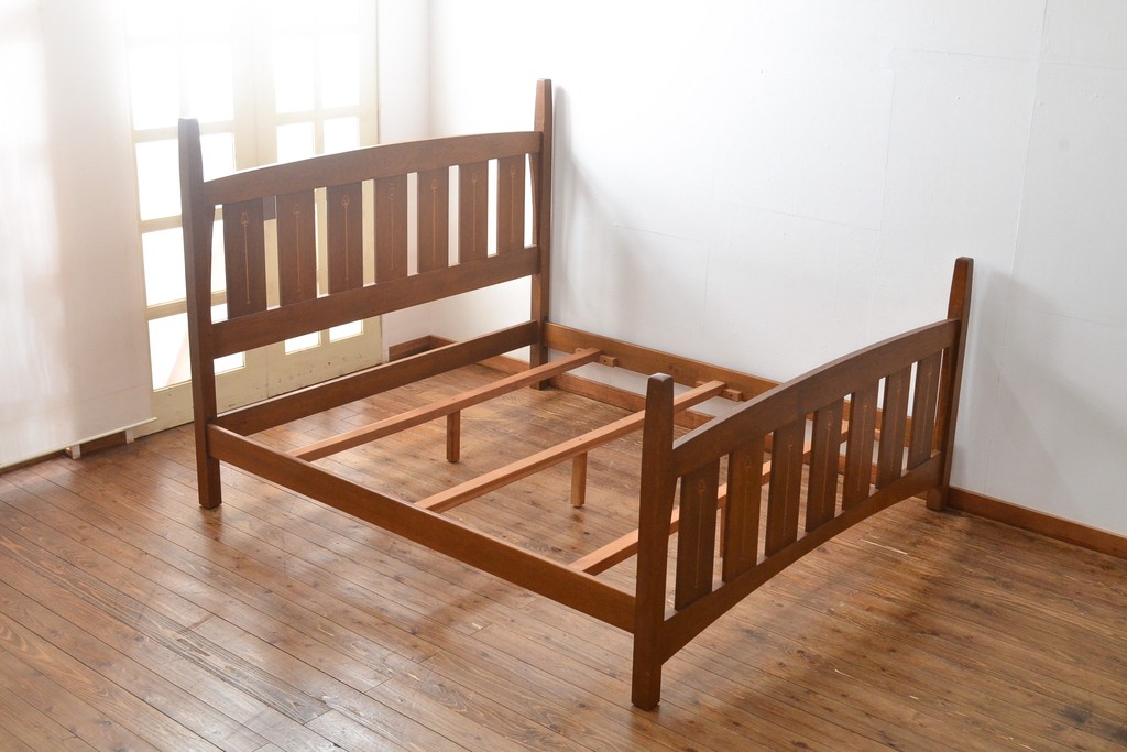 中古　美品　高級品　Stickley(スティックレー、スティックレイ)　キングサイズ!上品な象嵌入りのナラ材製ベッドフレーム(木製ベッド)(R-057100)