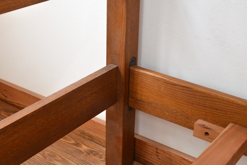 中古　美品　高級品　Stickley(スティックレー、スティックレイ)　キングサイズ!上品な象嵌入りのナラ材製ベッドフレーム(木製ベッド)(R-057100)