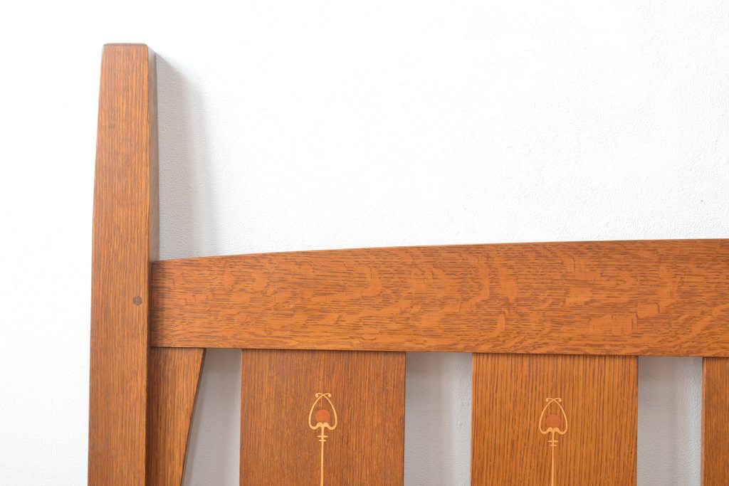 中古　美品　高級品　Stickley(スティックレー、スティックレイ)　キングサイズ!上品な象嵌入りのナラ材製ベッドフレーム(木製ベッド)(R-057100)