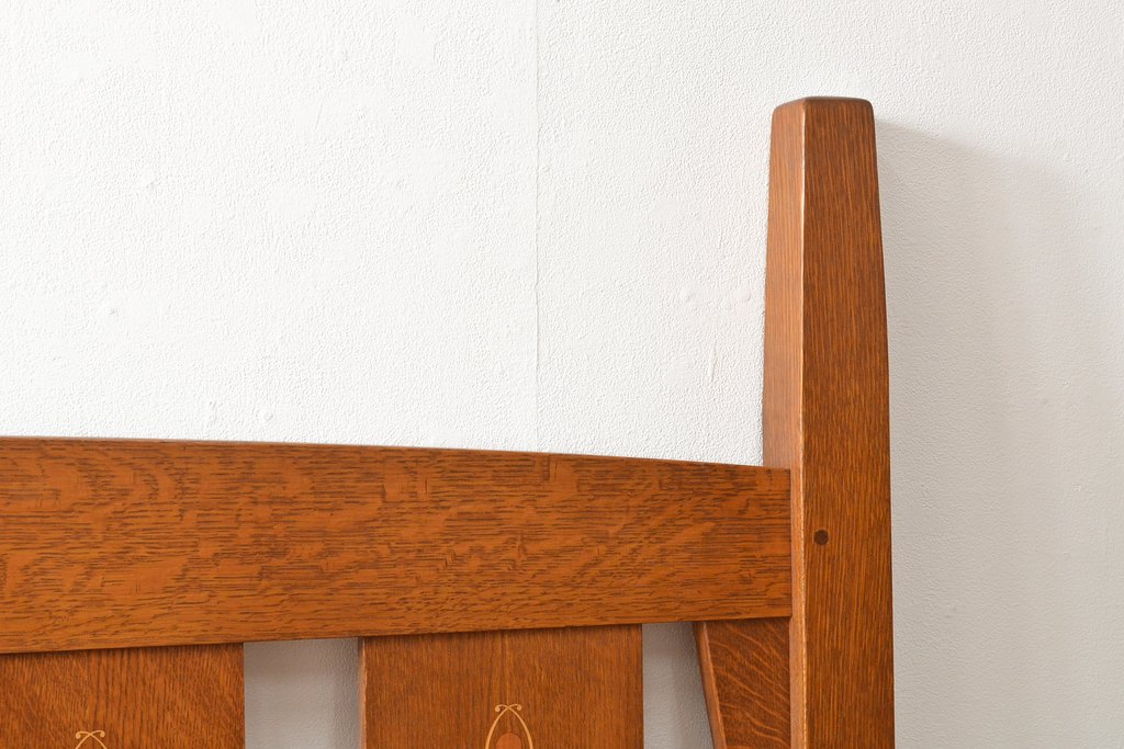 中古　美品　高級品　Stickley(スティックレー、スティックレイ)　キングサイズ!上品な象嵌入りのナラ材製ベッドフレーム(木製ベッド)(R-057100)