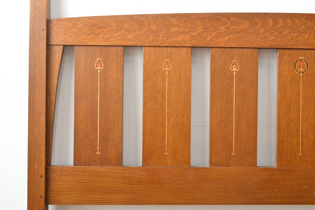 中古　美品　高級品　Stickley(スティックレー)　キングサイズ!上品な象嵌入りのナラ材製ベッドフレーム(木製ベッド)(R-057100)