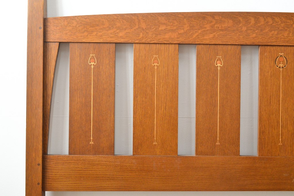 中古　美品　高級品　Stickley(スティックレー、スティックレイ)　キングサイズ!上品な象嵌入りのナラ材製ベッドフレーム(木製ベッド)(R-057100)