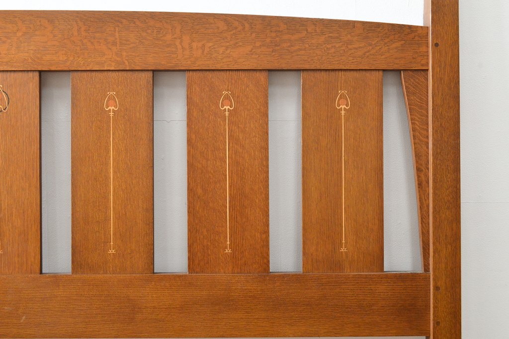 中古　美品　高級品　Stickley(スティックレー、スティックレイ)　キングサイズ!上品な象嵌入りのナラ材製ベッドフレーム(木製ベッド)(R-057100)
