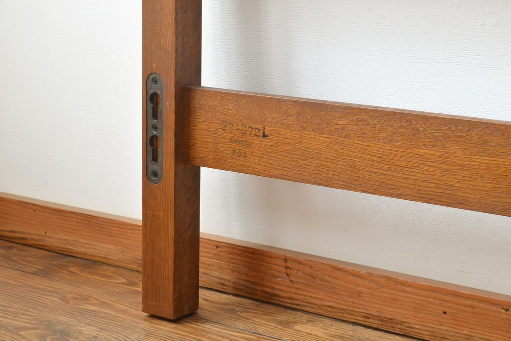 中古　美品　高級品　Stickley(スティックレー、スティックレイ)　キングサイズ!上品な象嵌入りのナラ材製ベッドフレーム(木製ベッド)(R-057100)