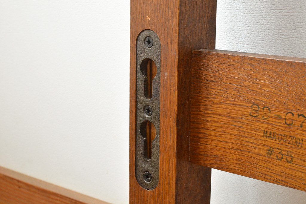 中古　美品　高級品　Stickley(スティックレー、スティックレイ)　キングサイズ!上品な象嵌入りのナラ材製ベッドフレーム(木製ベッド)(R-057100)