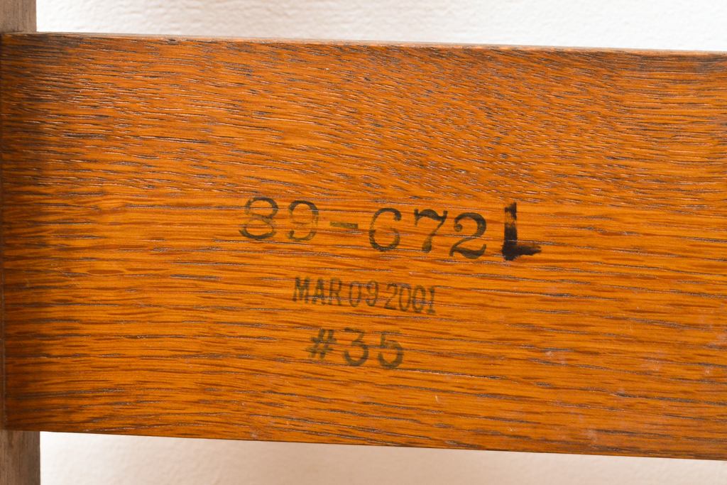 中古　美品　高級品　Stickley(スティックレー、スティックレイ)　キングサイズ!上品な象嵌入りのナラ材製ベッドフレーム(木製ベッド)(R-057100)