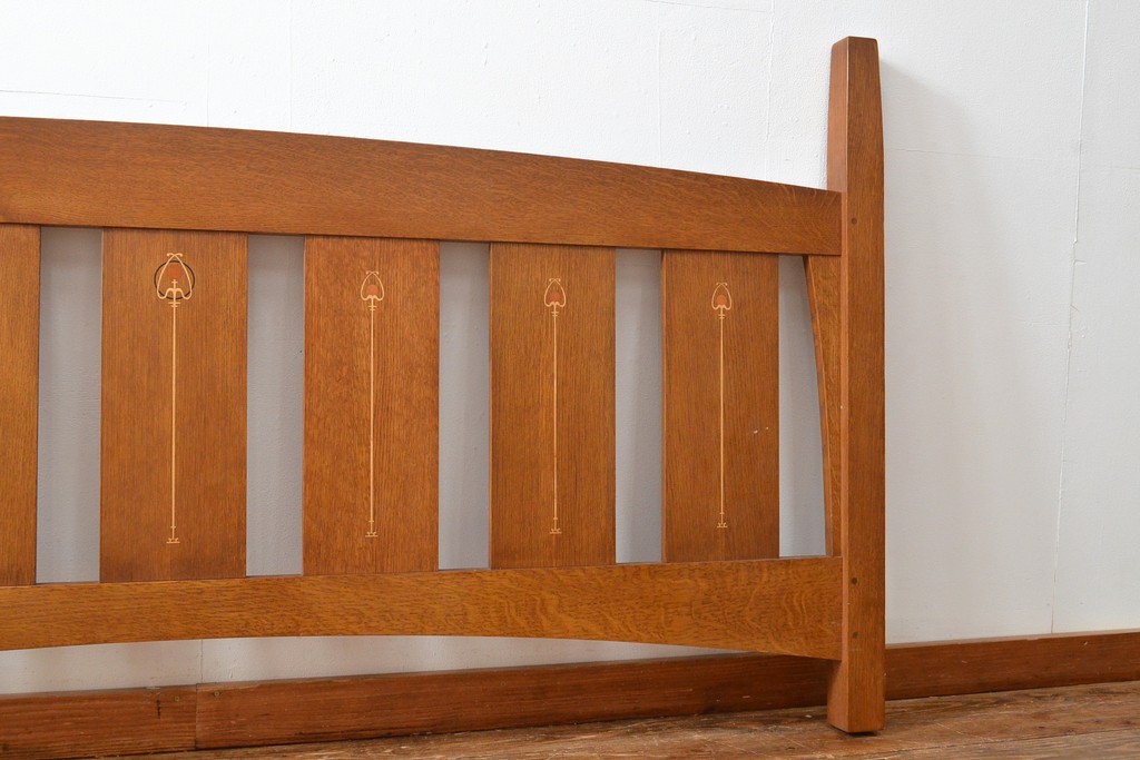 中古　美品　高級品　Stickley(スティックレー、スティックレイ)　キングサイズ!上品な象嵌入りのナラ材製ベッドフレーム(木製ベッド)(R-057100)