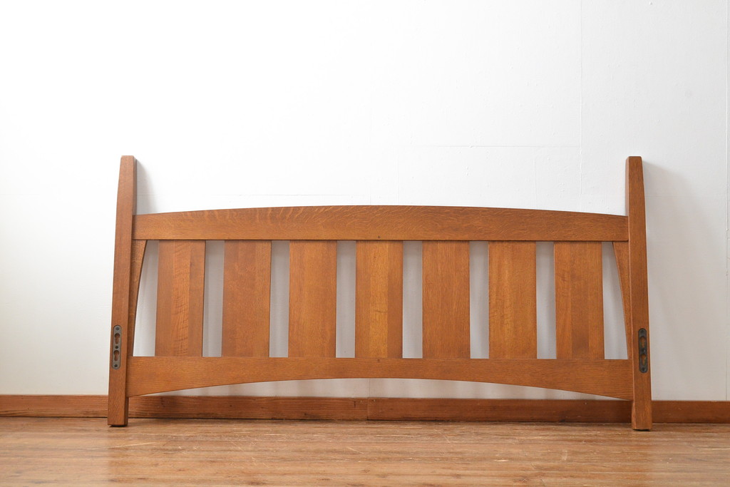 中古　美品　高級品　Stickley(スティックレー、スティックレイ)　キングサイズ!上品な象嵌入りのナラ材製ベッドフレーム(木製ベッド)(R-057100)