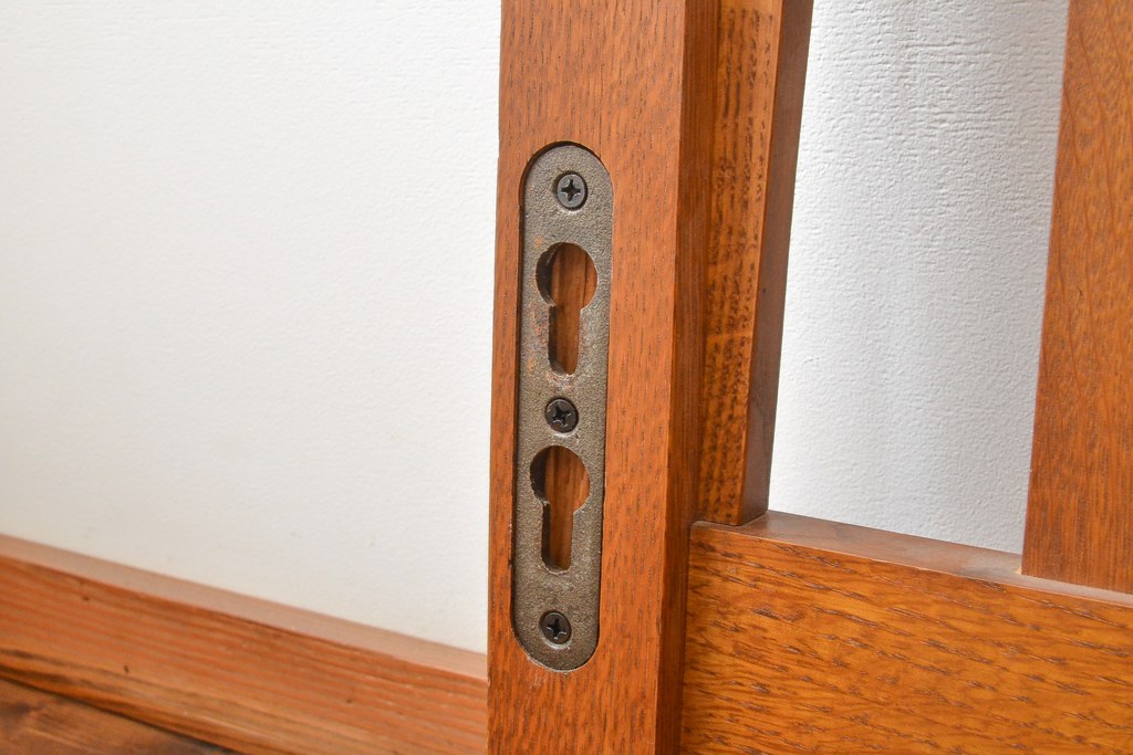 中古　美品　高級品　Stickley(スティックレー、スティックレイ)　キングサイズ!上品な象嵌入りのナラ材製ベッドフレーム(木製ベッド)(R-057100)